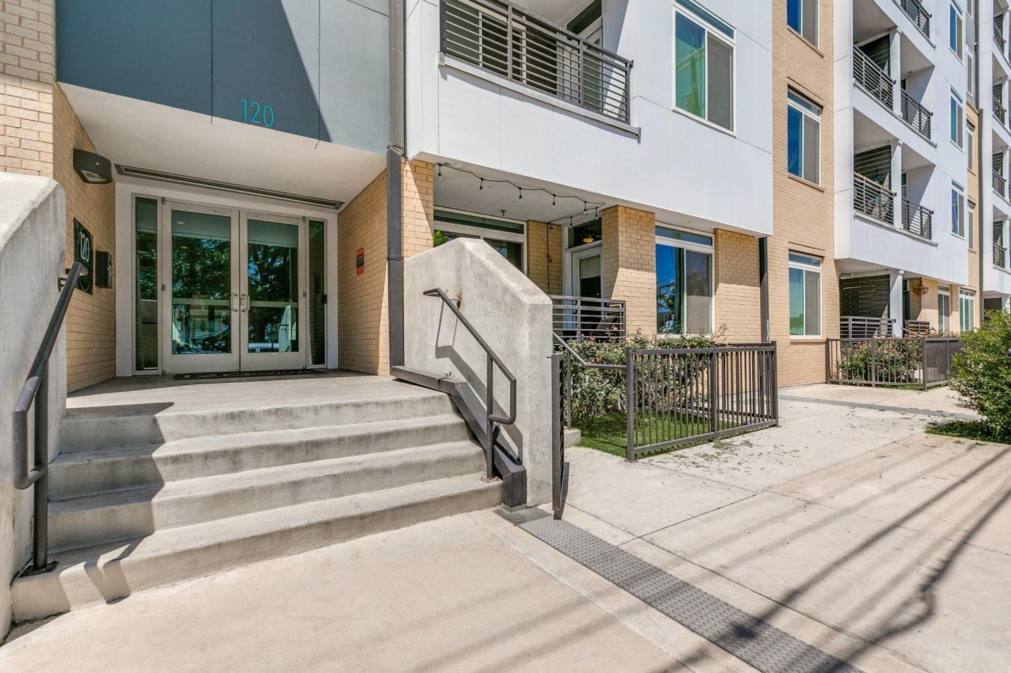 Lush Downtown On Riverwalk W King Ste, Free Parking, Pet Friendly, Centrally Located On Riverwalk Apartamento San Antonio