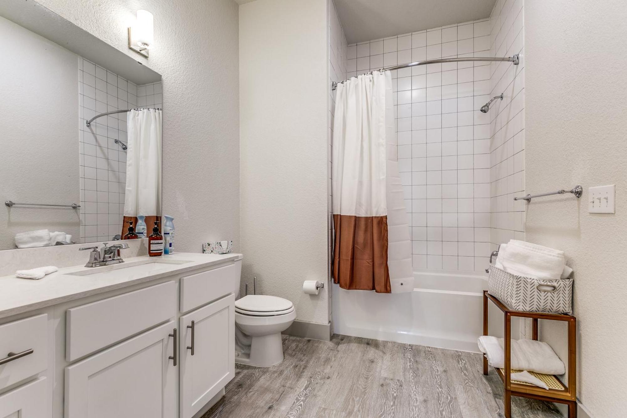 Apartamento Lush Downtown On Riverwalk W King Ste, Free Parking, Pet Friendly, Centrally Located On Riverwalk