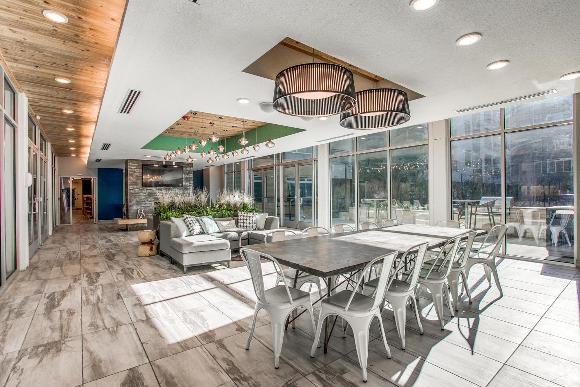 Lush Downtown On Riverwalk W King Ste, Free Parking, Pet Friendly, Centrally Located On Riverwalk Appartement San Antonio